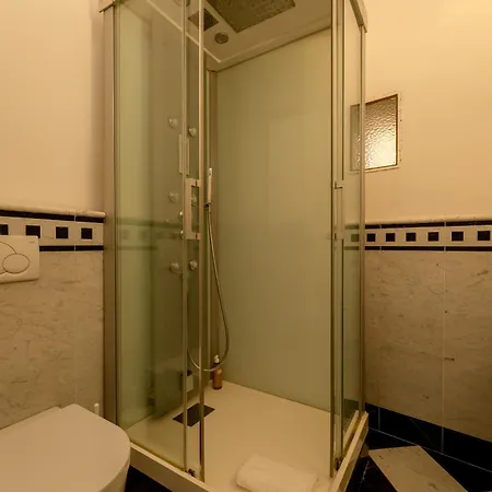 Cavour Charming Terrace Apartment *